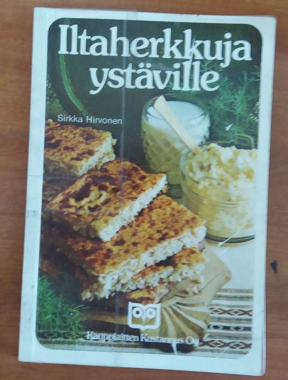 Sirkka Hirvonen ILTAHERKKUJA YSTÄVILLE Kauppiaitten Kust. 1977
