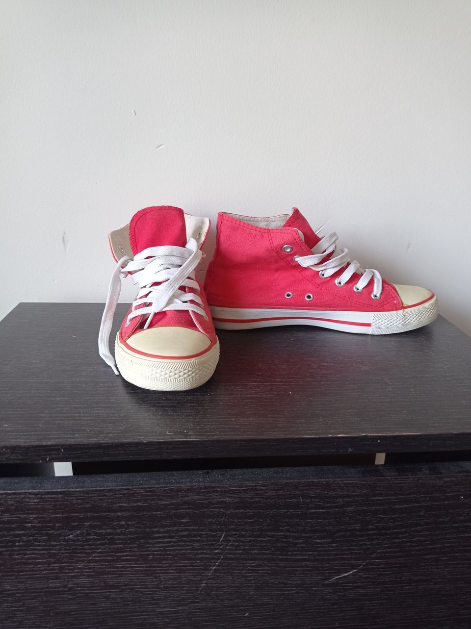Punaiset Converse-tyyliset kengät, koko 37