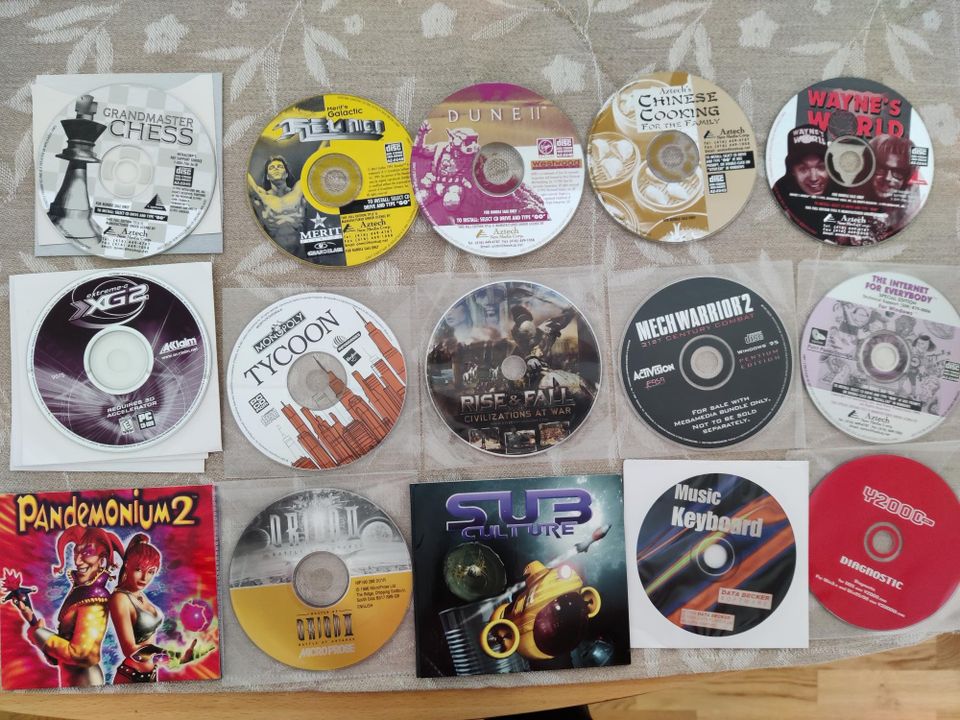 PC CD-ROM pelejä
