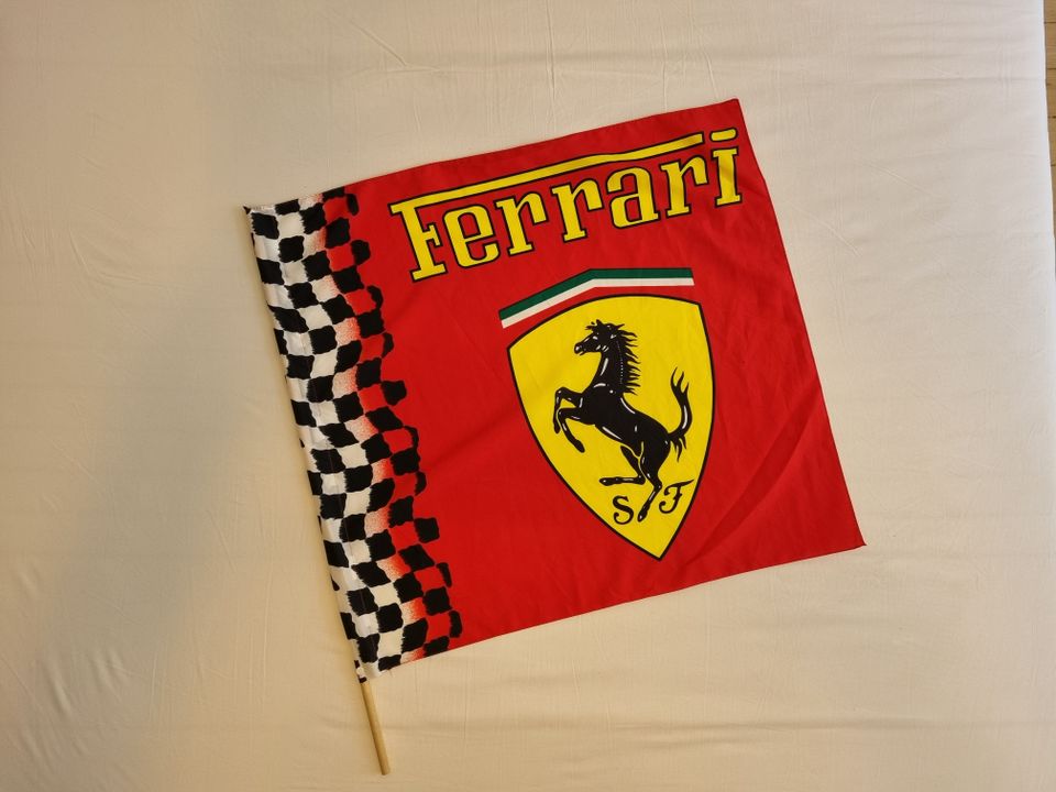 Ferrari-lippu 58x63cm