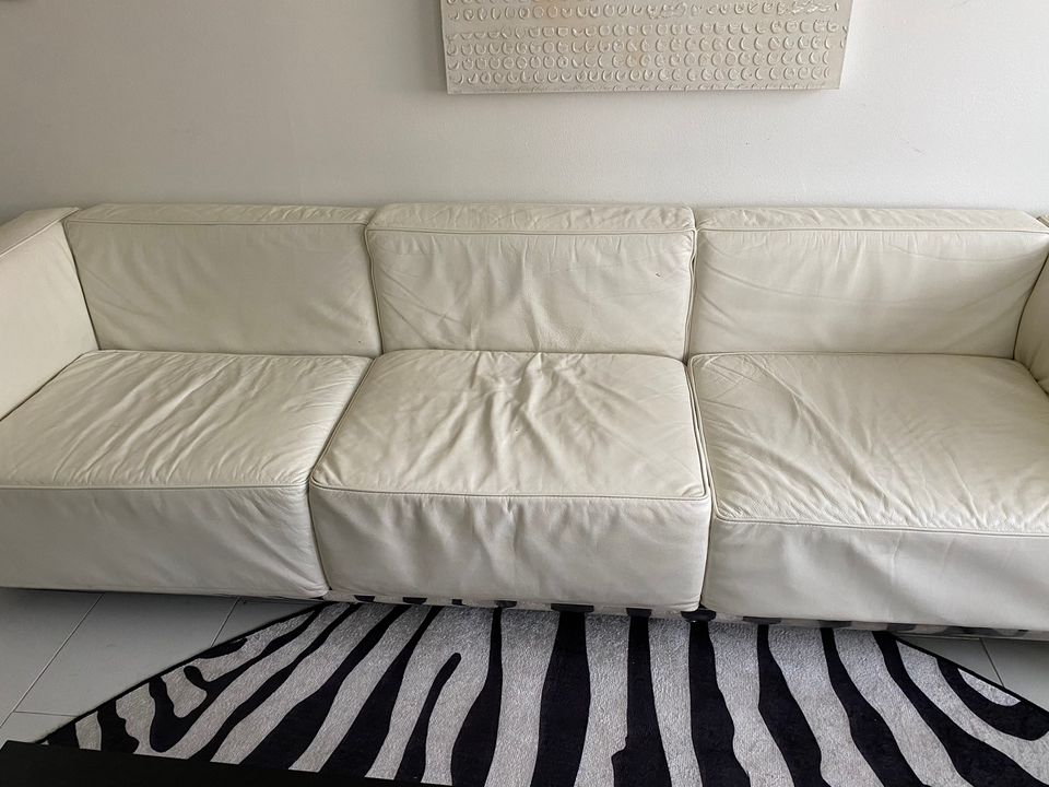 Valkoinen nahka sohva
