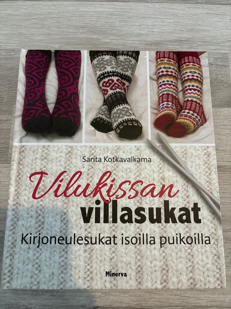 Sarita Kotkavalkama: Vilukissan villasukat
