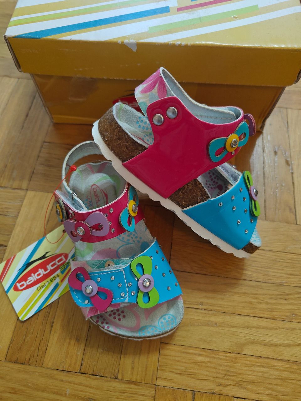 Uusi tyttöle Balducci ( Italia) sandaalit