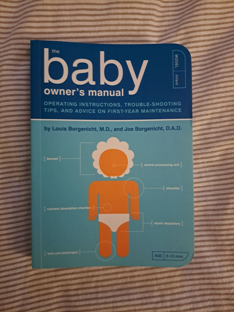 Baby owner's manual -kirja vanhemmalle