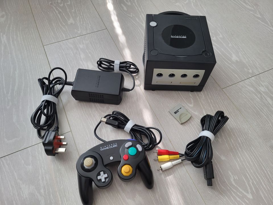 Nintendo Gamecube DOL-001 konsolipaketti musta