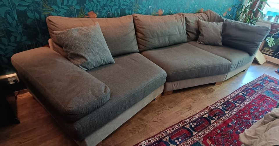 Suuri ruskea sohva Interface