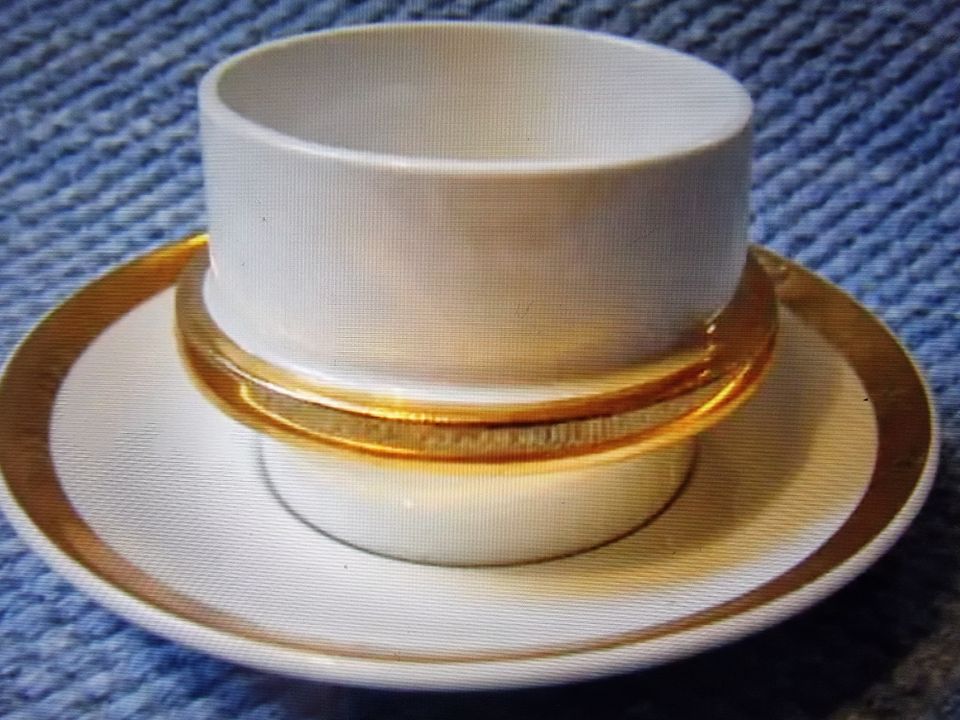 Arabian 12kpl "Kultavanne" kahvikuppeja lautasin