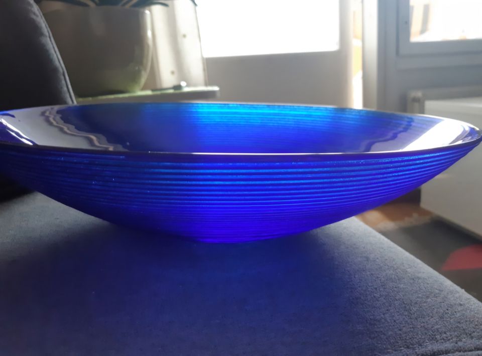 Iso sininen lasikulho halk. 40 cm