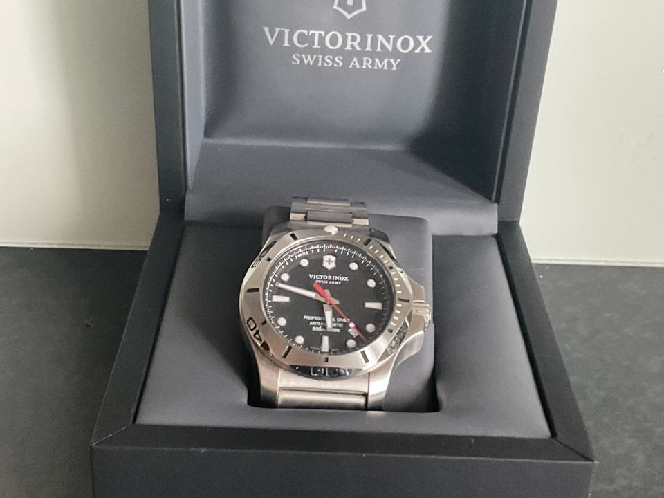 Victorinox I.N.O.X. Professional Diver 241781, Swiss Made.