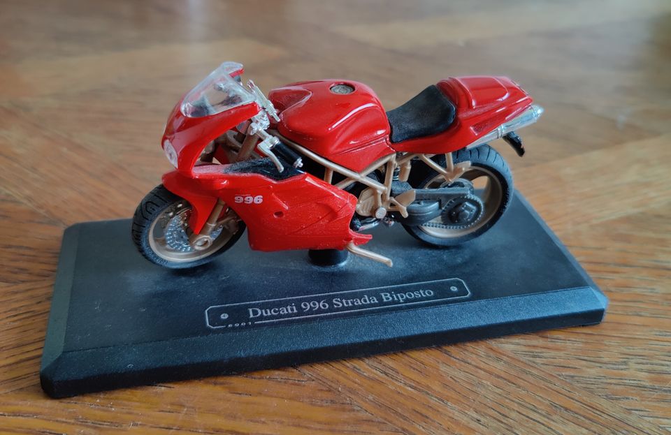 Ducati 996 1/18 Pienoismalli Majorette