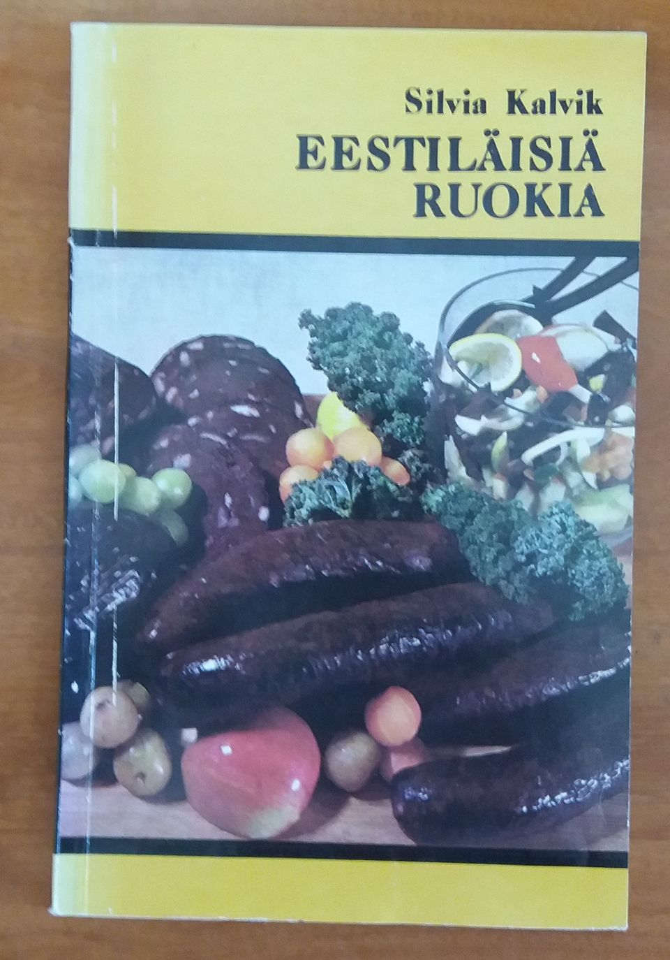 Silvia Kalvik EESTILÄSIÄ RUOKIA Perioodika 1984