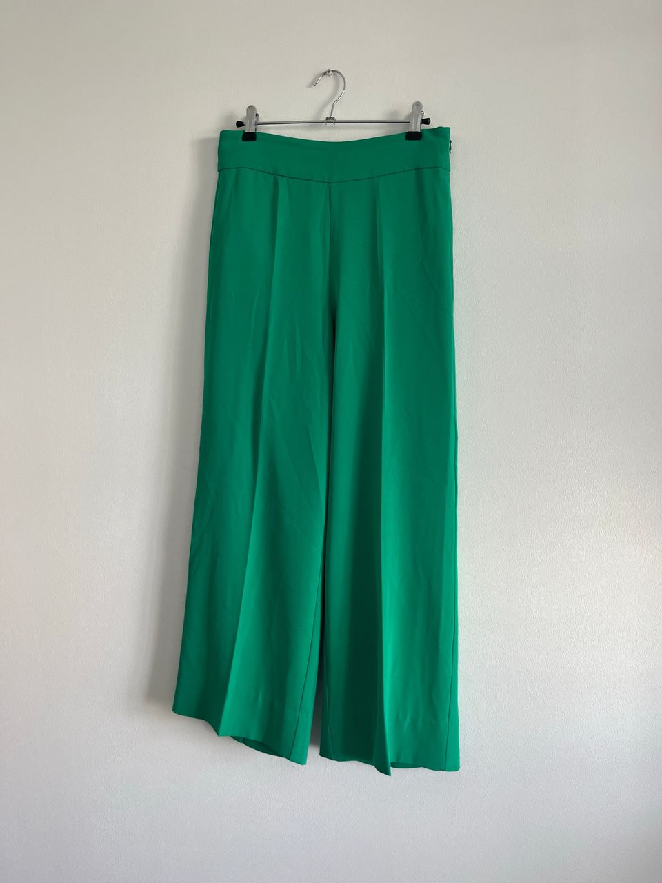 Kauniin vihreät InWear merkin culottes housut