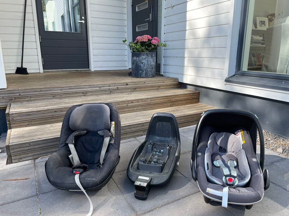 Maxi Cosi 2way Pearl & 2way Fix telakka ja Pebble Plus turvakaukalo