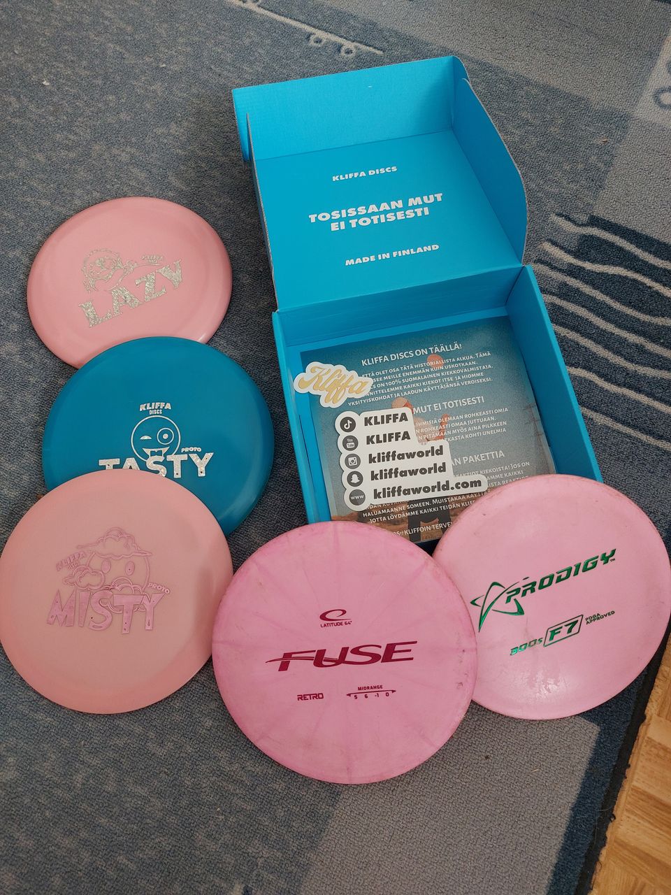 Frisbeegolf. Kliffa Discs Proto Box.Plus Fuse Retro 177g ja F7 300s 176g.