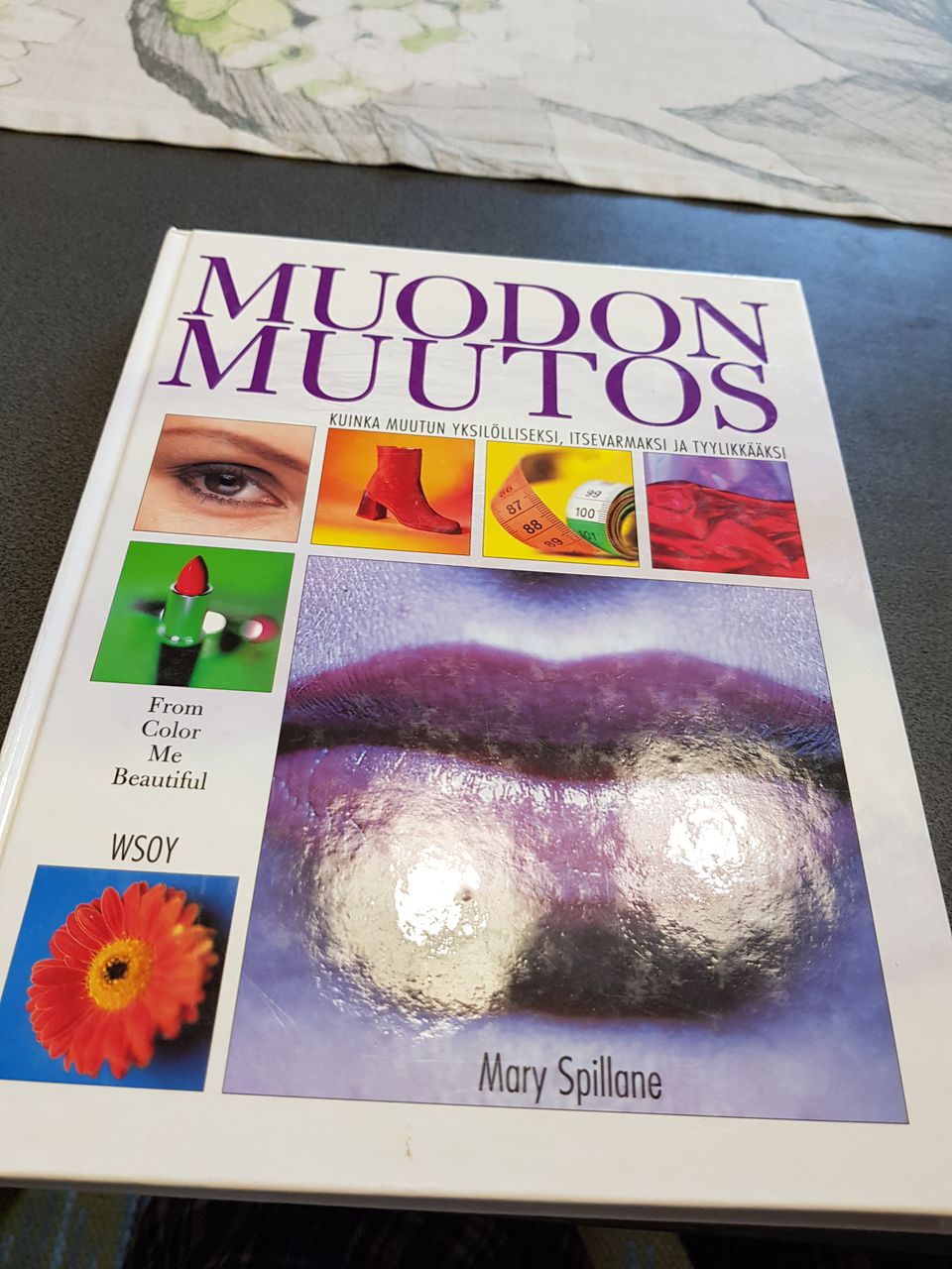 Muodonmuutos. Mary Spillane.