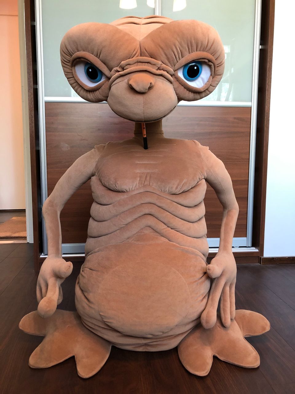 E.T. the Extra-Terrestrial virallinen pehmohahmo n. 106cm