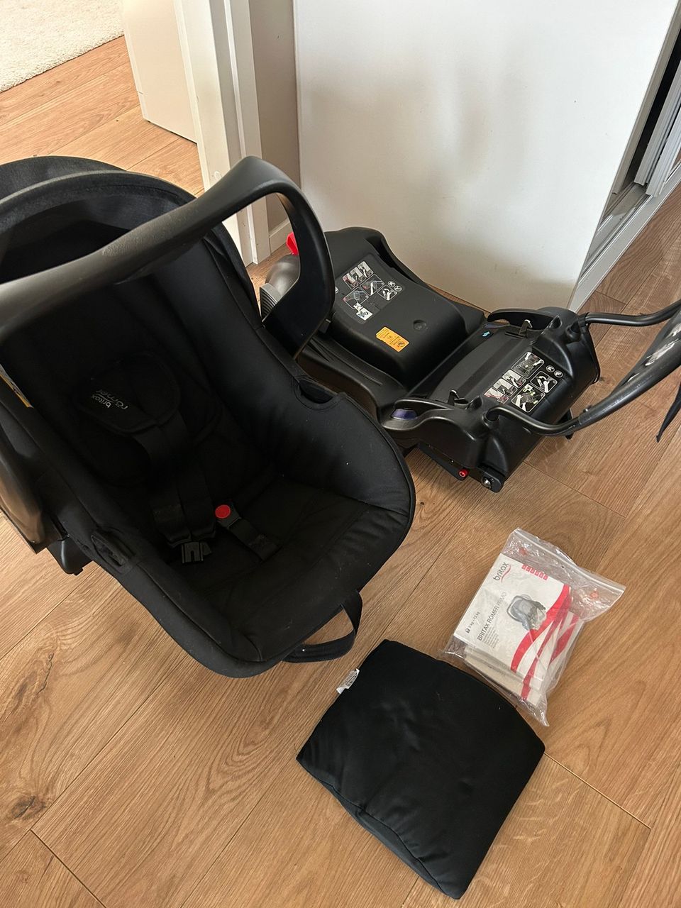 Britax primo + telakka ja takaistuinpeili