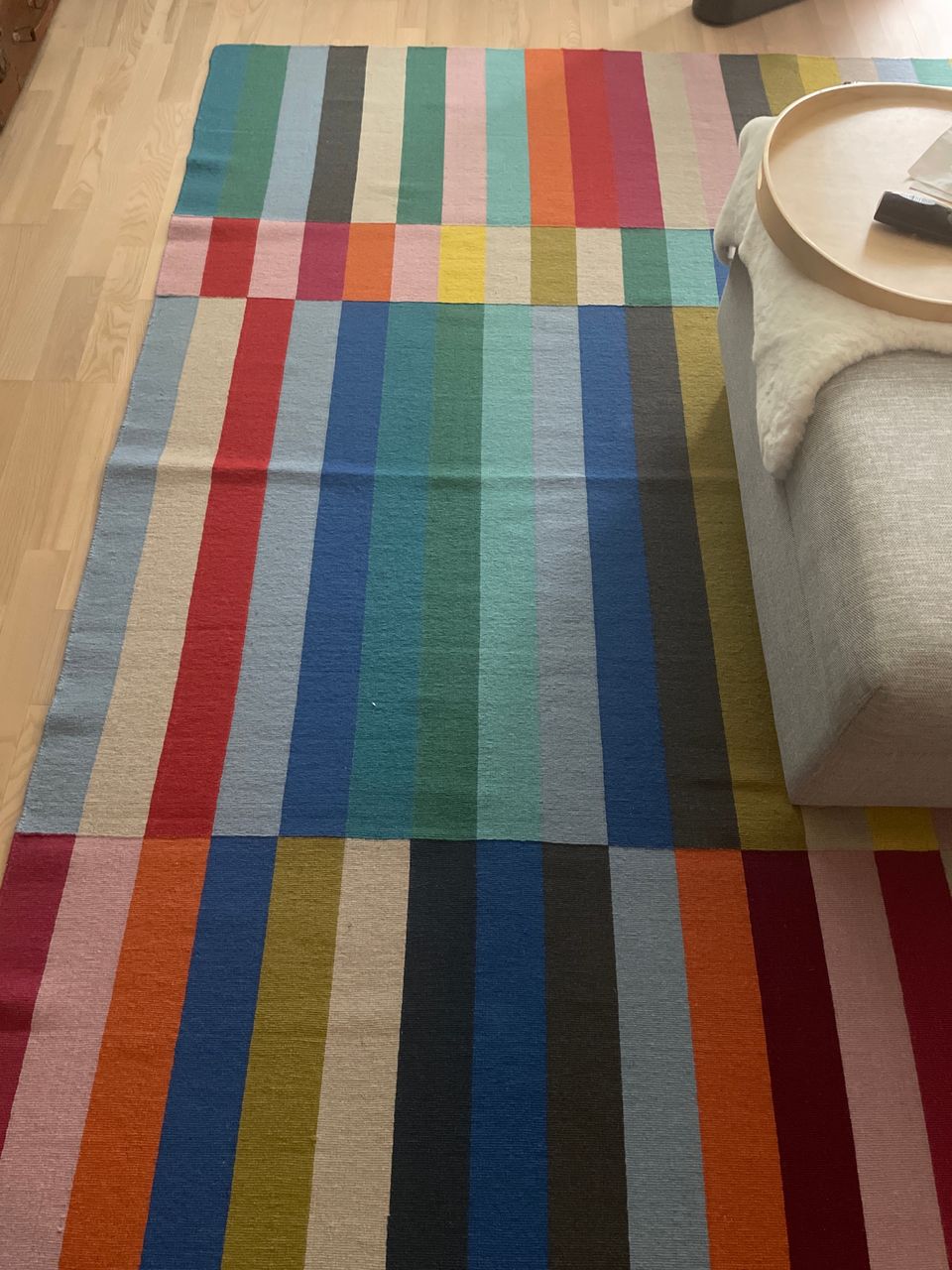 Ikean värikäs villamatto
