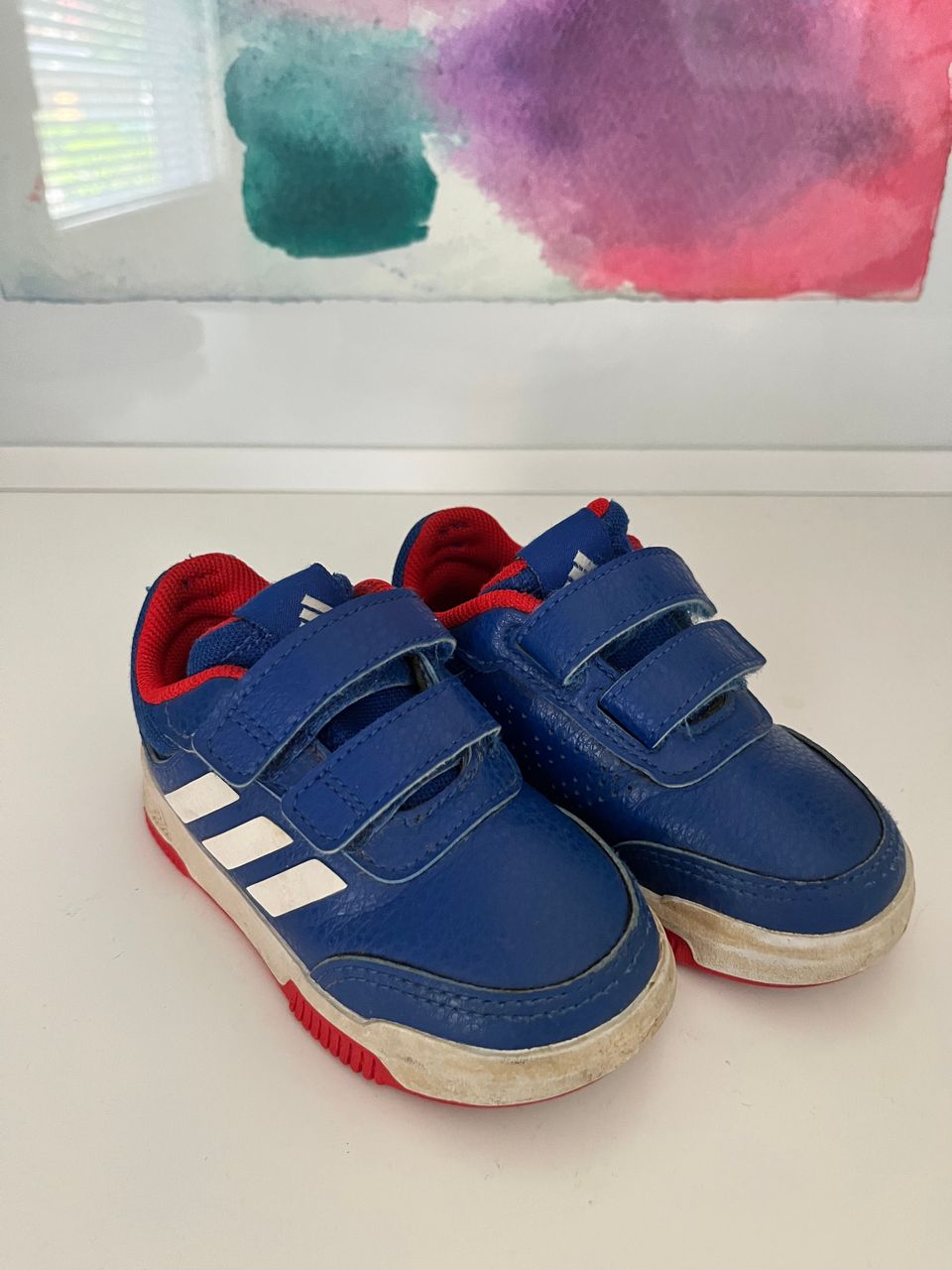 Adidas lenkkarit / tennarit 22