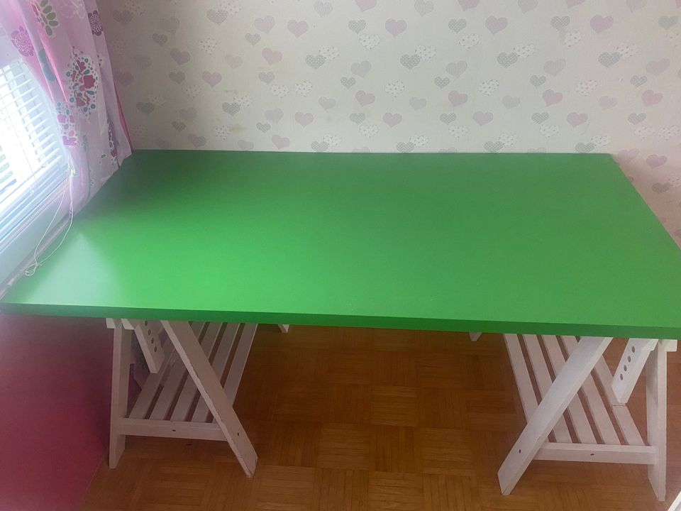 Ikea ”vika amon” työpöytä