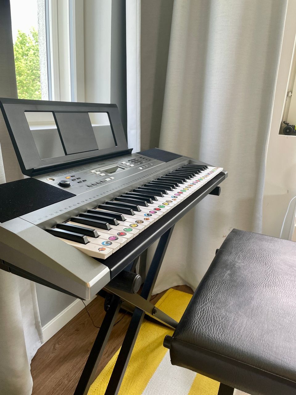 Yamaha PSR-E353 kosketinsoitin