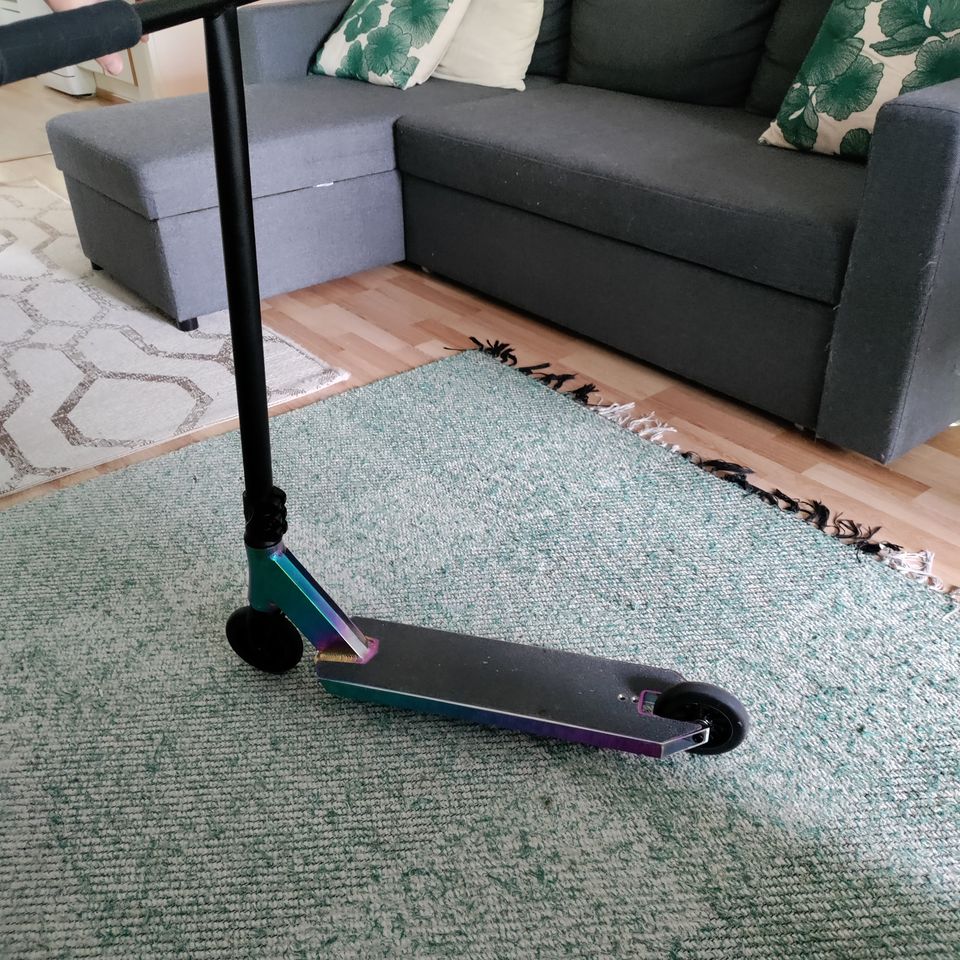 Anonymous complete scootti