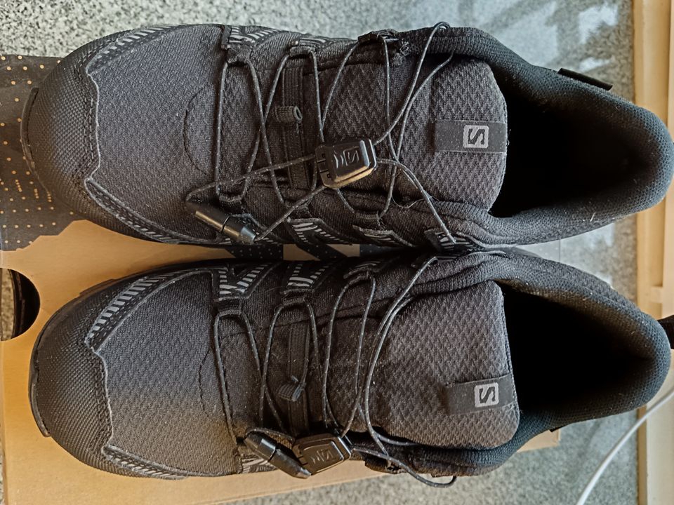 Uudet Salomon goretex kengät koko 37
