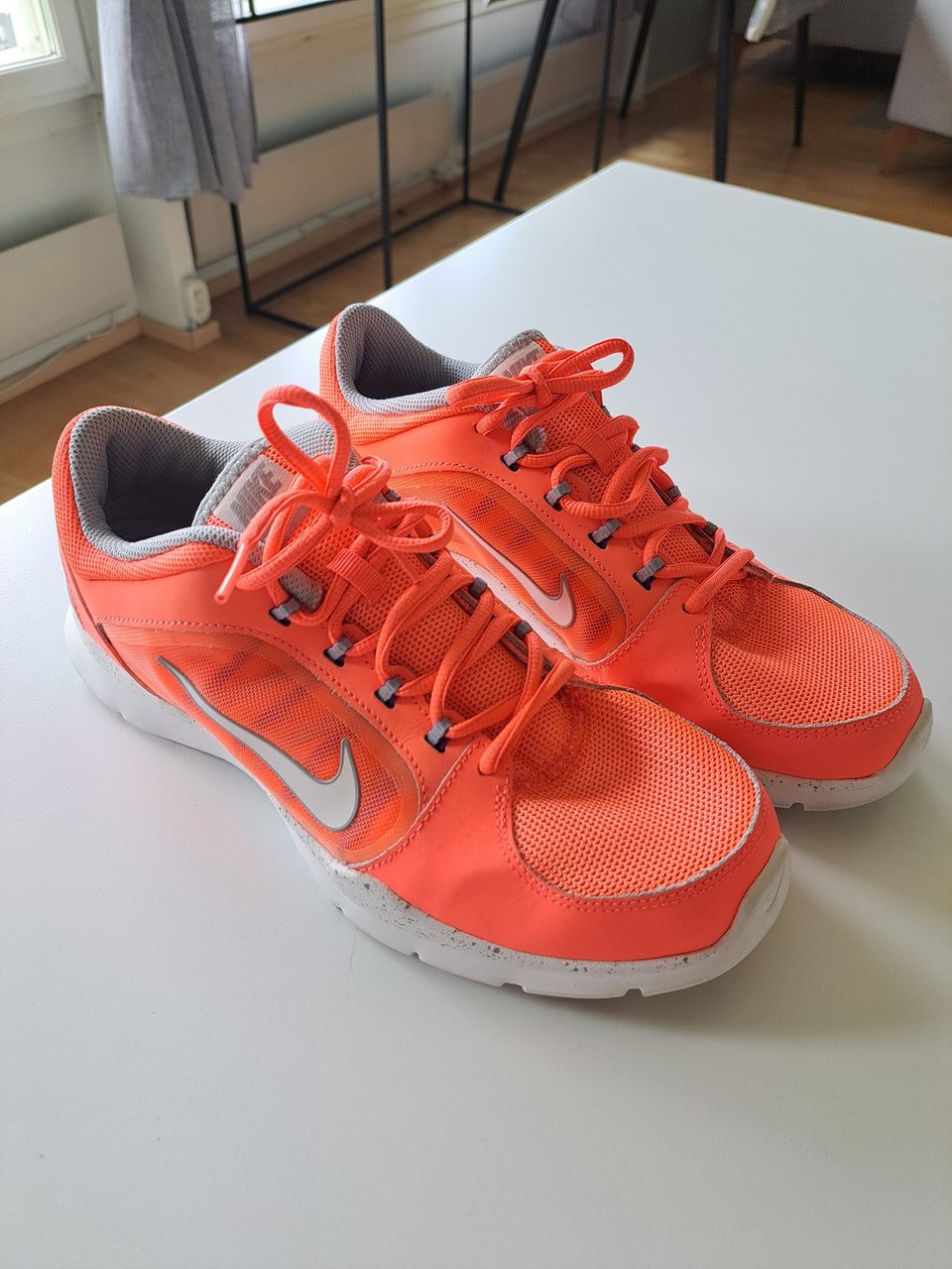 Nike sisäpelikengät / tennarit peach