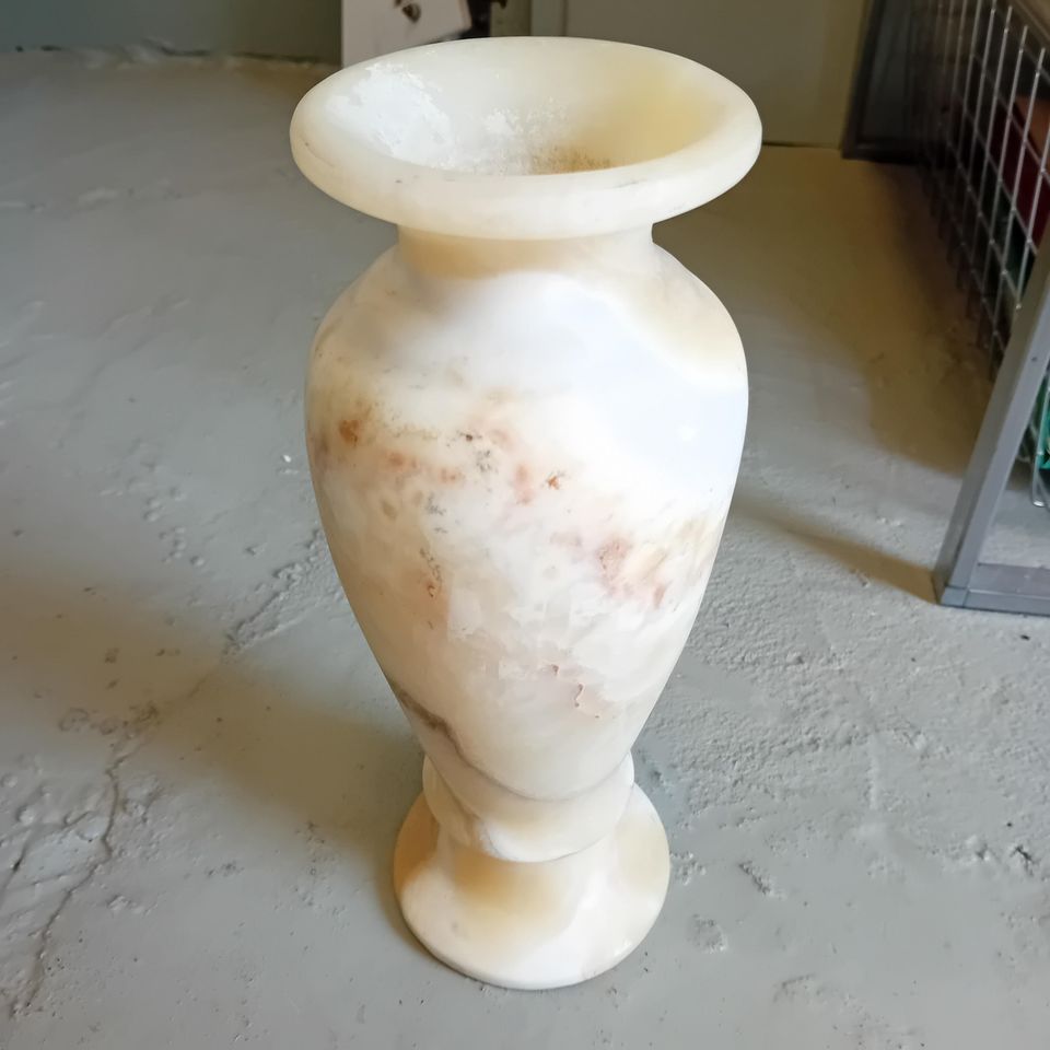 Alabasteri vaasi