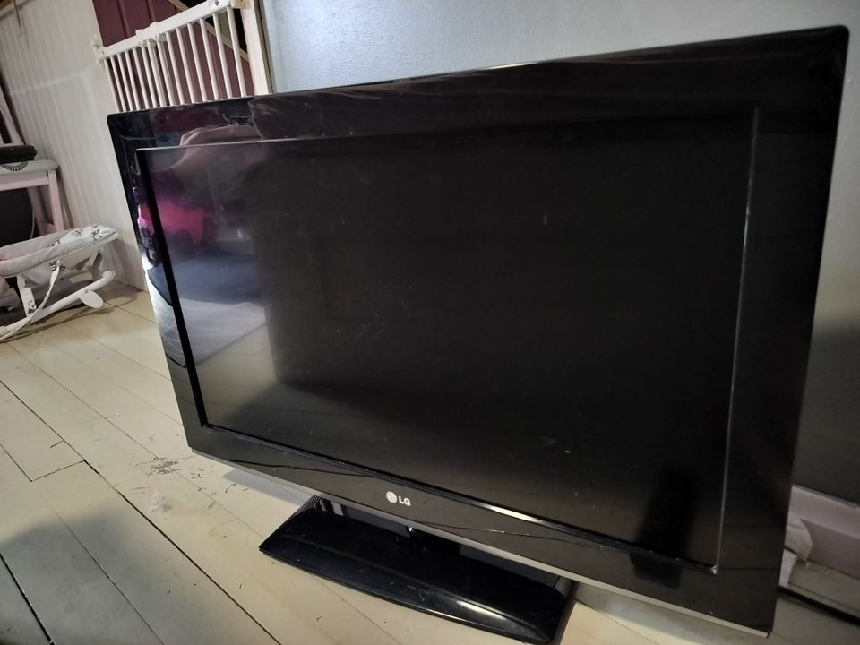 LG TV 32"