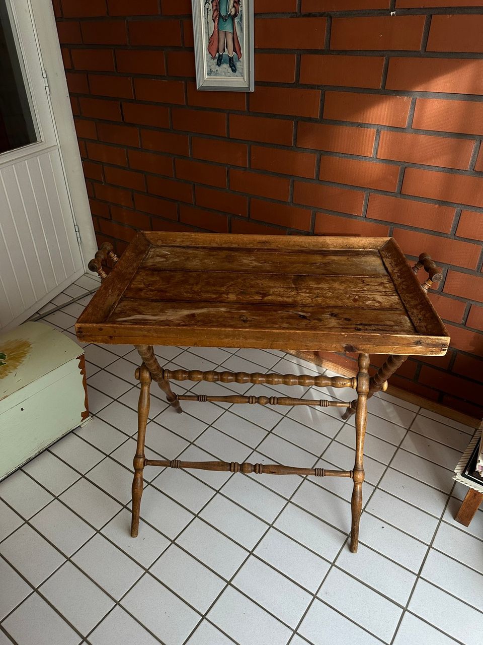 Antiikkinen tarjotinpöytä