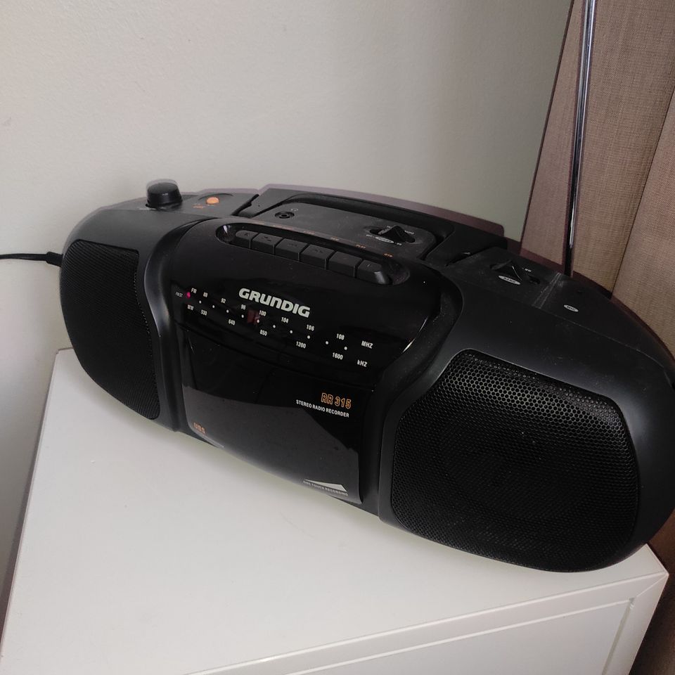 Grundig radio