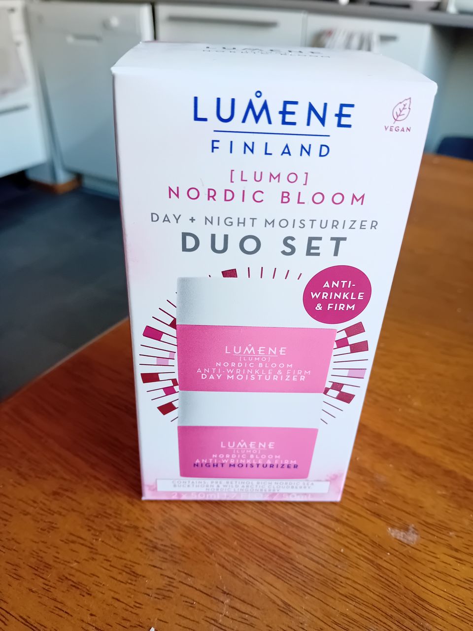 Myydään uusi Lumene Lumo päivä- ja yövoide tuplapakkaus (2 x 50 ml)