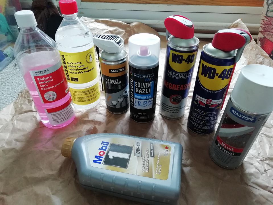 WD-40, lakkabensiini, ruosteenpoistaja ym.