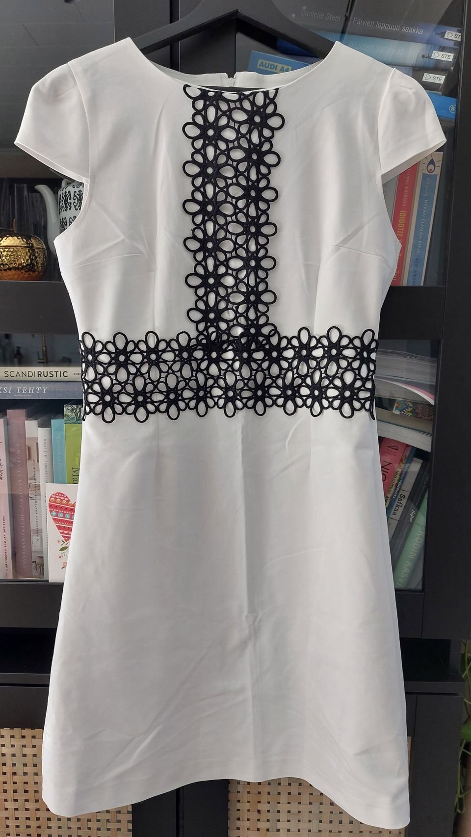 Valkoinen mekko k.36-38