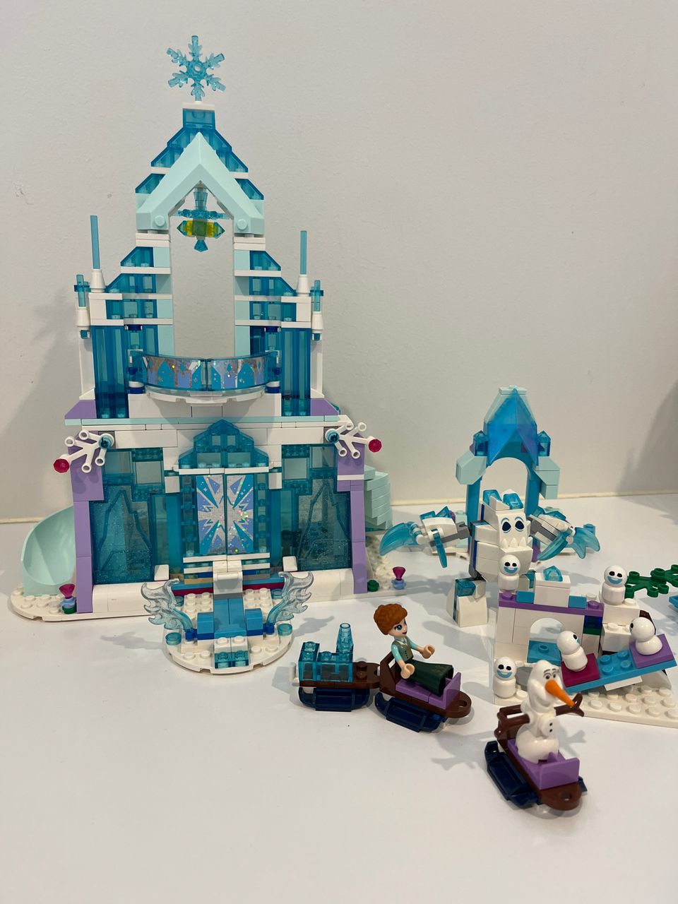 Frozen lego linnat 2kpl ja kirja
