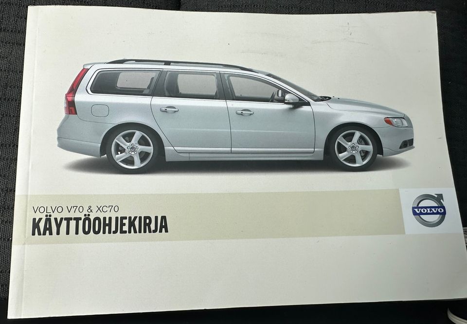 Myydään Volvo V70 käyttöohjekirja