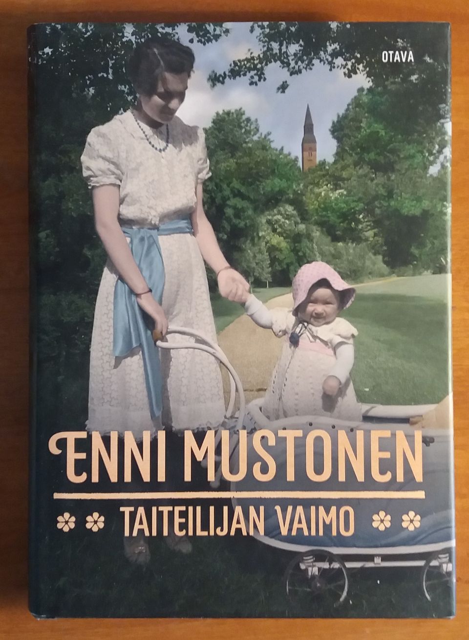 Mustonen Enni TAITEILIJAN VAIMO Otava 2018