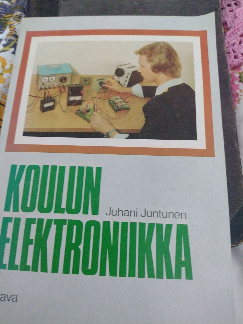 Juhani Juntunen: Koulun elektroniikka (1973)