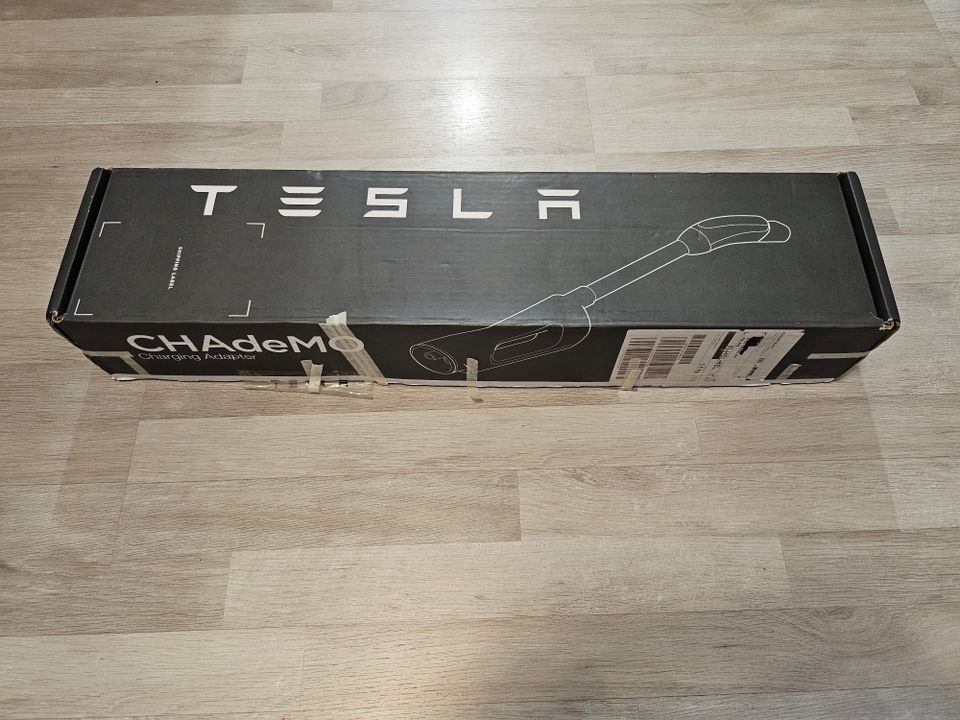 Tesla CHAdeMo adapteri alkuperäislaatikolla