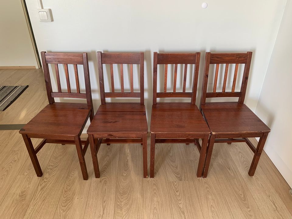 4 tuolit