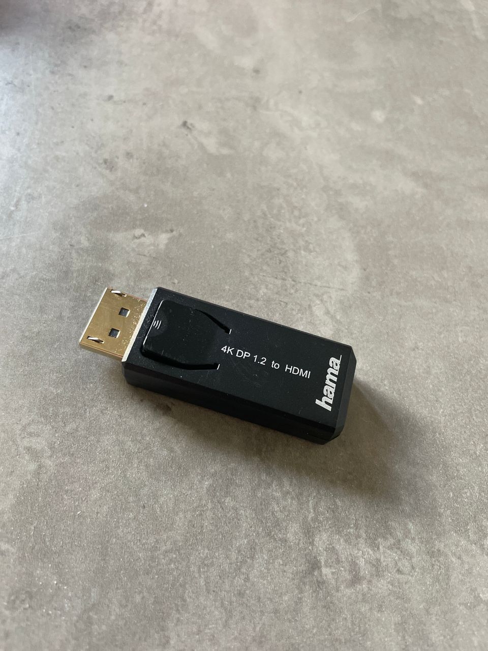 Displayport to HDMI -adapteri