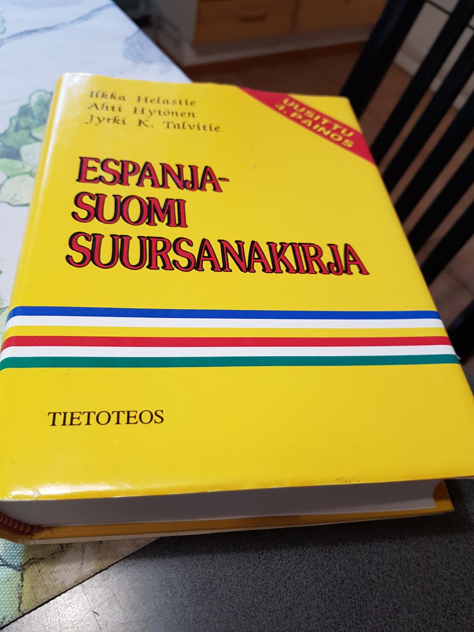 Espanja-suomi suursanakirja. Ilkka Helastie.