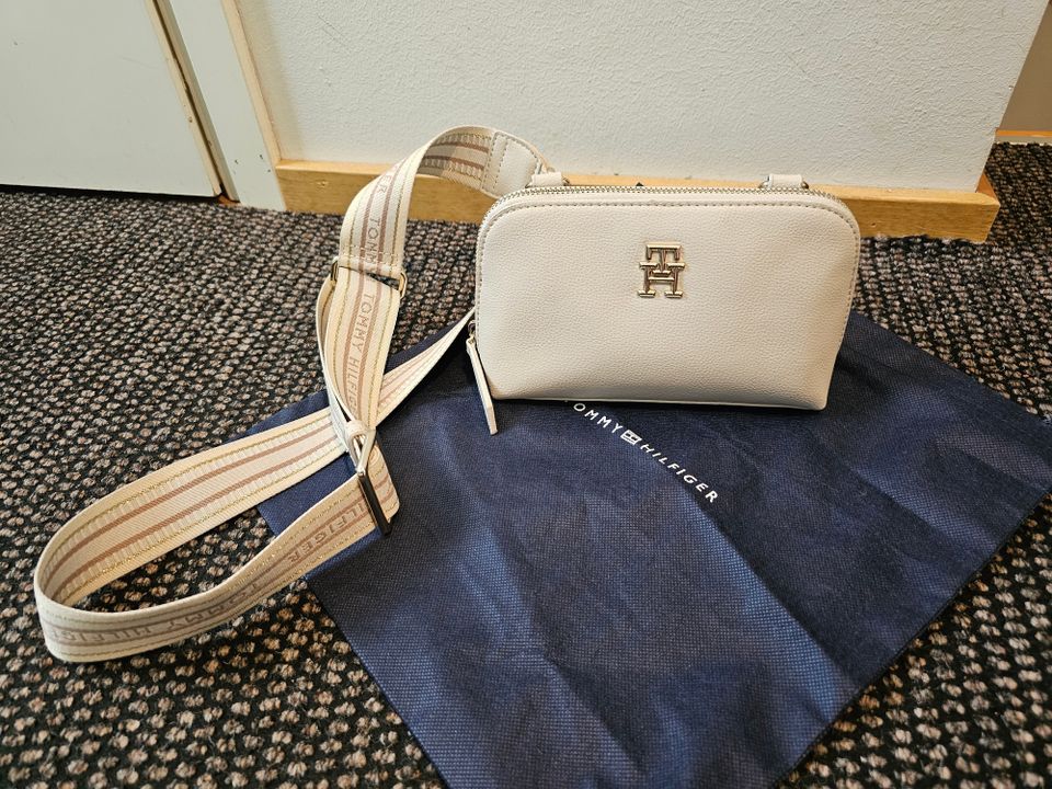 Tommy Hilfiger laukku