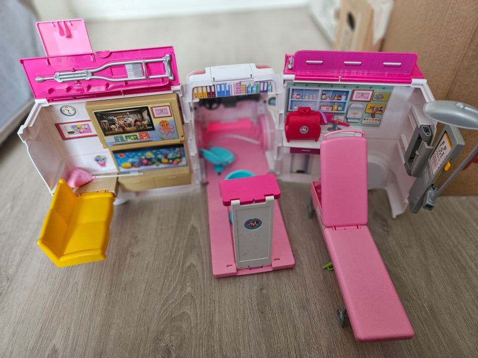Barbie ambulanssi/ lääkäriasema