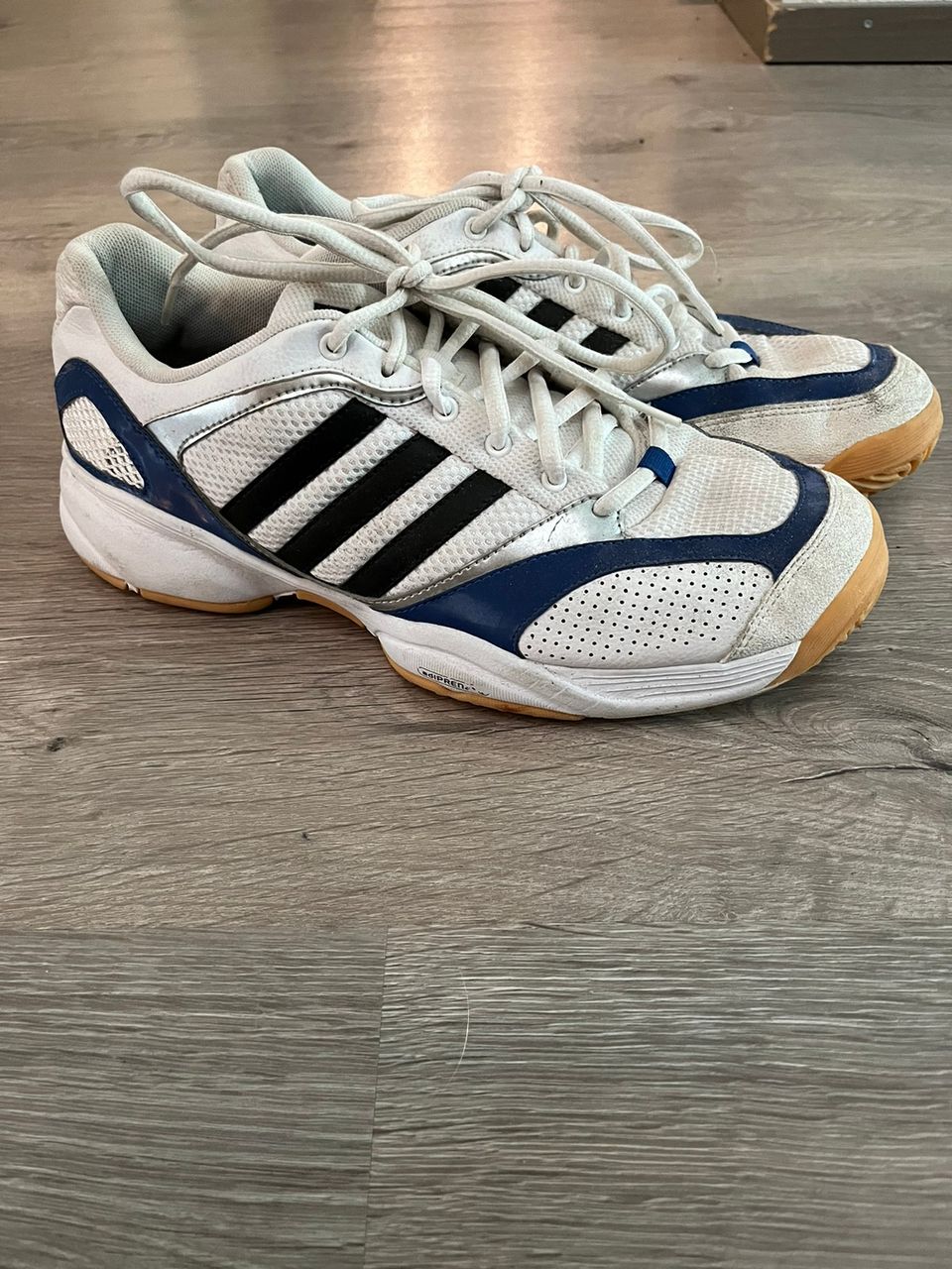 Adidas sisäpelikengät 42