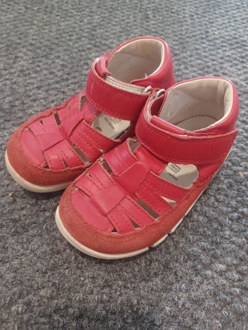 Punaiset superfit sandaalit 22