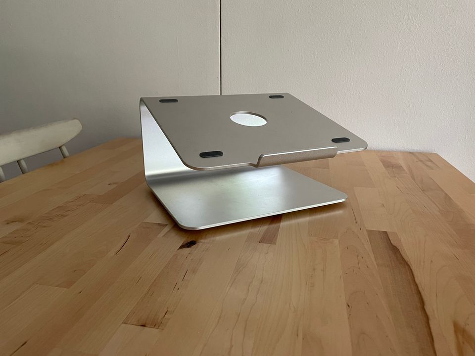 ErgoWork BaseStand -kannettavan tietokoneen alusta, hopea, pyörivä jalusta