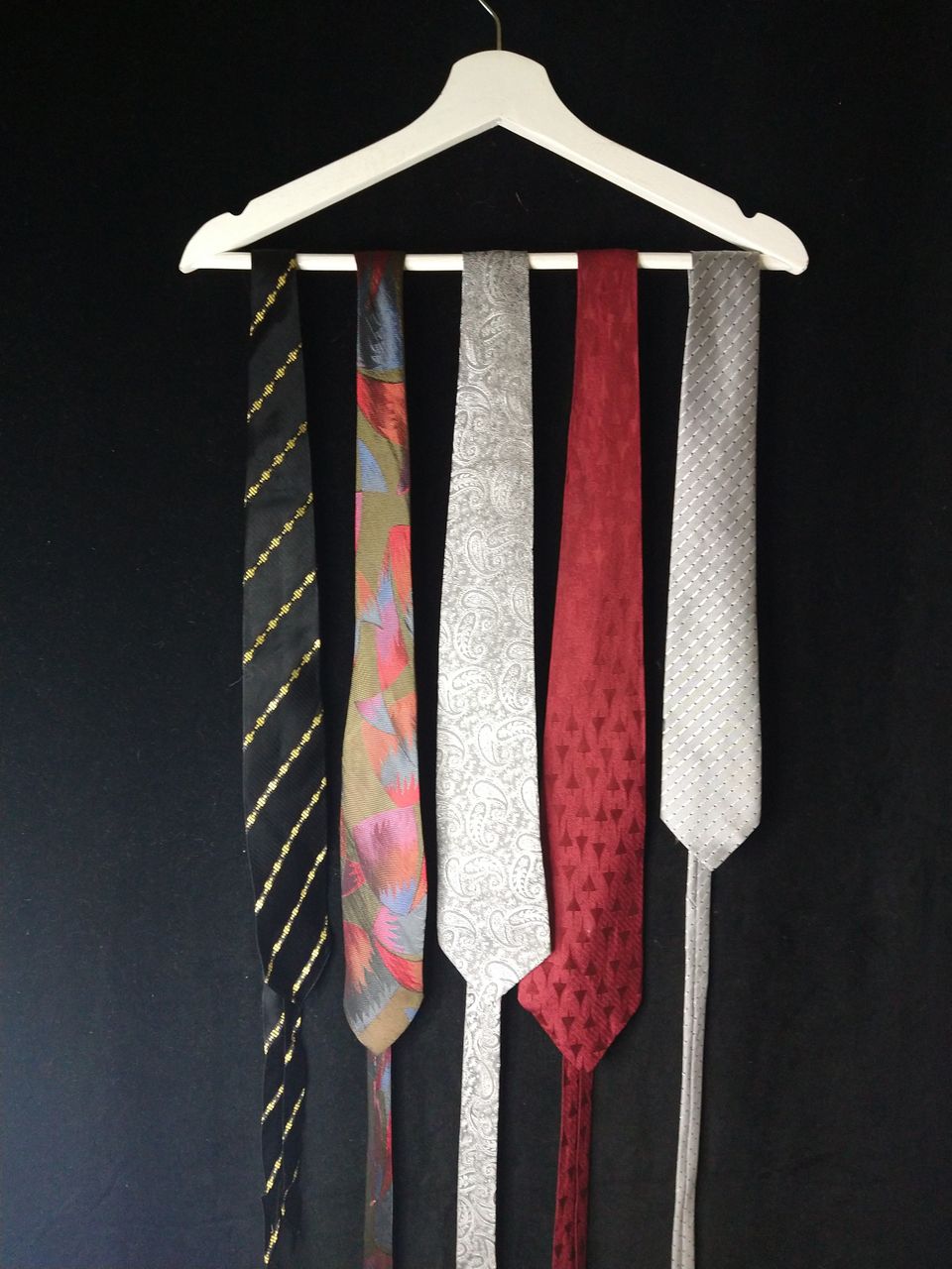 Vanhanaikaisia kravatteja eri vuosikymmeniltä 5kpl