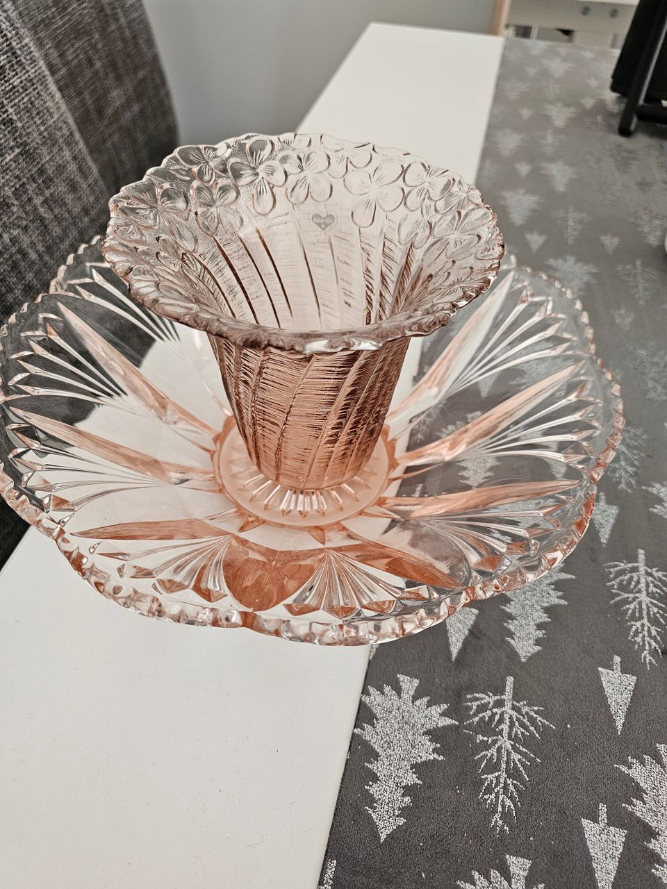 Vintage pink glass bowl and vase- vaaleanpunainen lasikulho ja maljakko